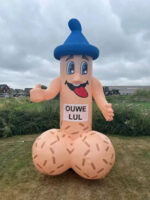 Opblaasbare Ouwe Lul op veld